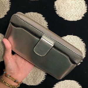 NWOT ZIP around wallet
